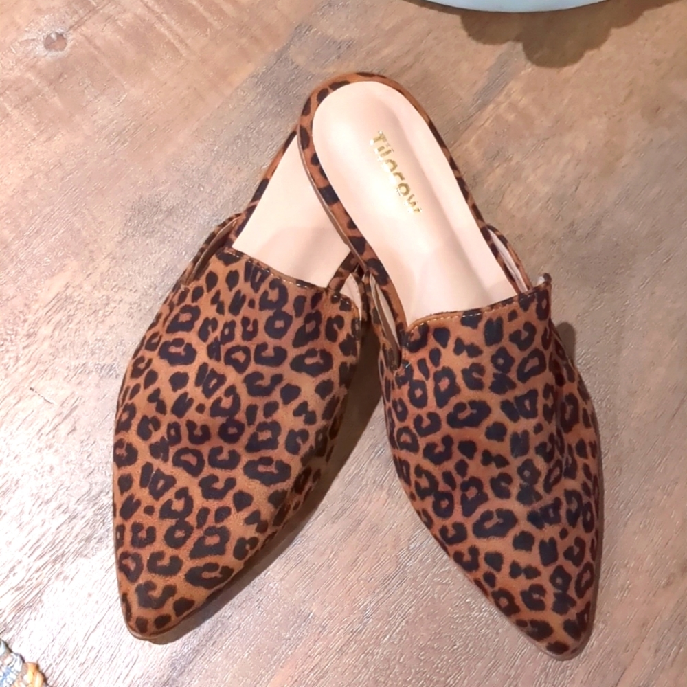 Leopard print slip-ons